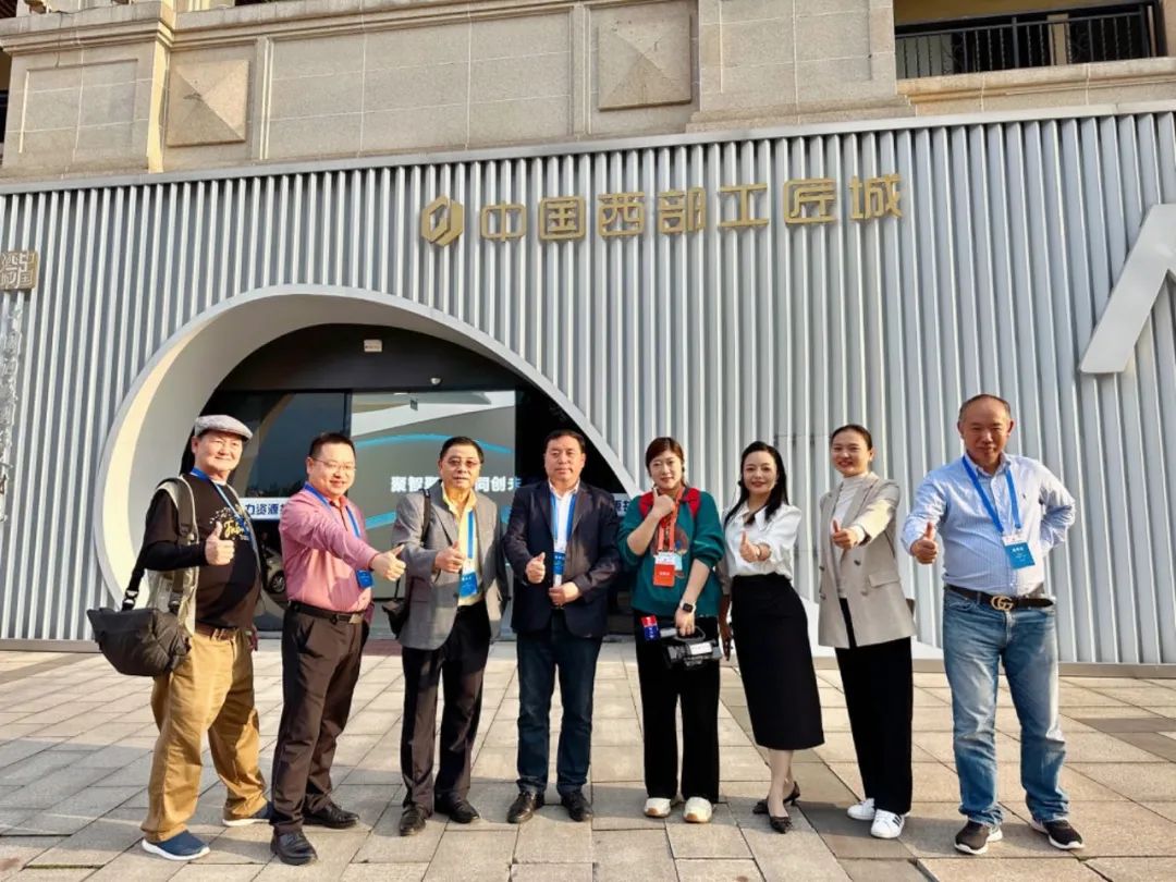 行走中国·2023海外华文媒体美丽四川行走进中国西部工匠城共享空间