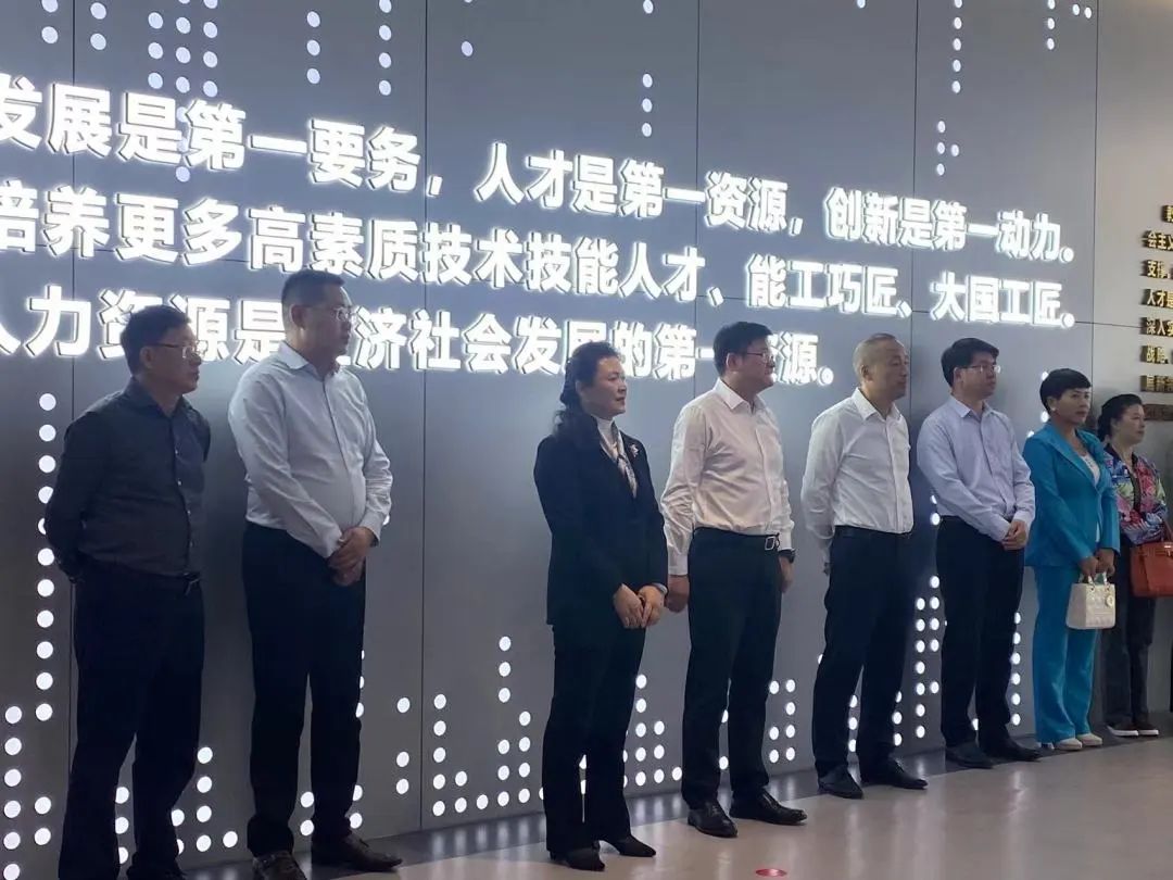 四川省人民政府驻北京办事处党组成员、副主任刘俊梅一行莅临我园调研