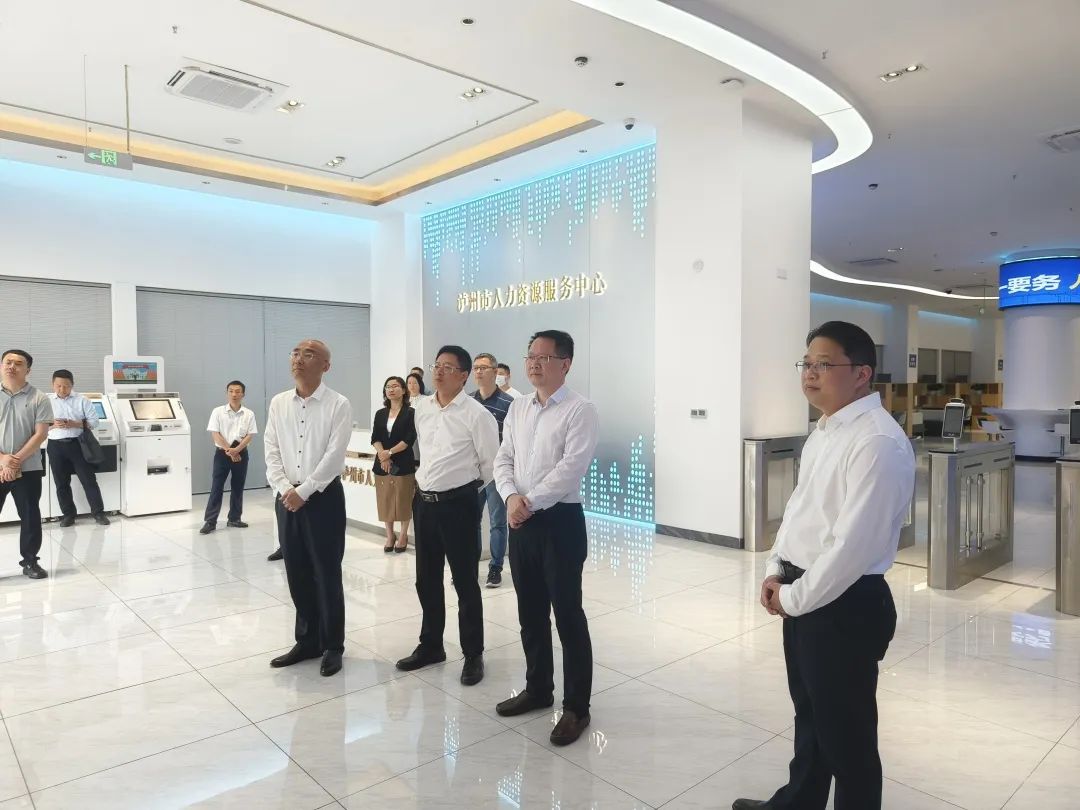 浙江省人才发展集团一行调研四川泸州人力资源服务产业园